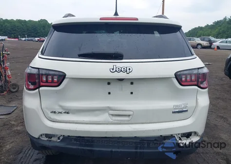 2018 Jeep Compass Latitude 4X4 из США, поврежденный, VIN 3C4NJDBB9JT31416